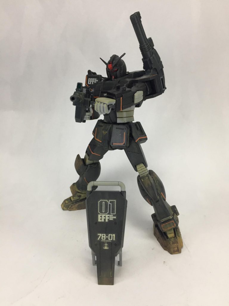 シールドは陸戦型シールド同様立てられます