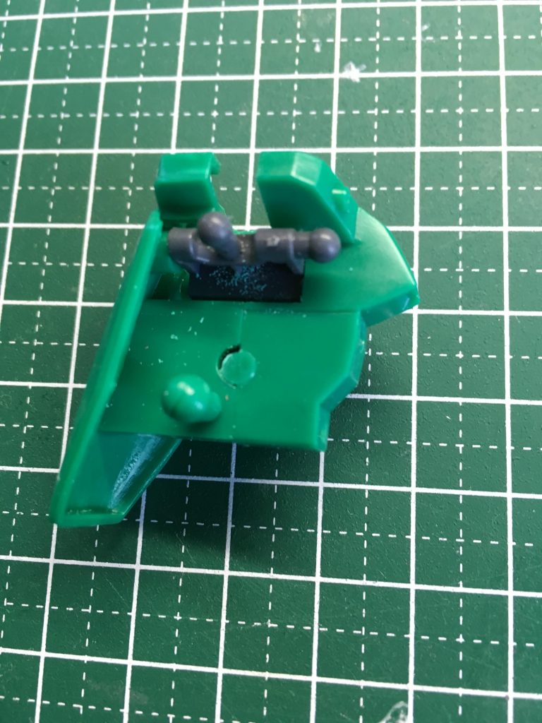 右足の股関節は下にオフセットします。足を延長するより簡単です。