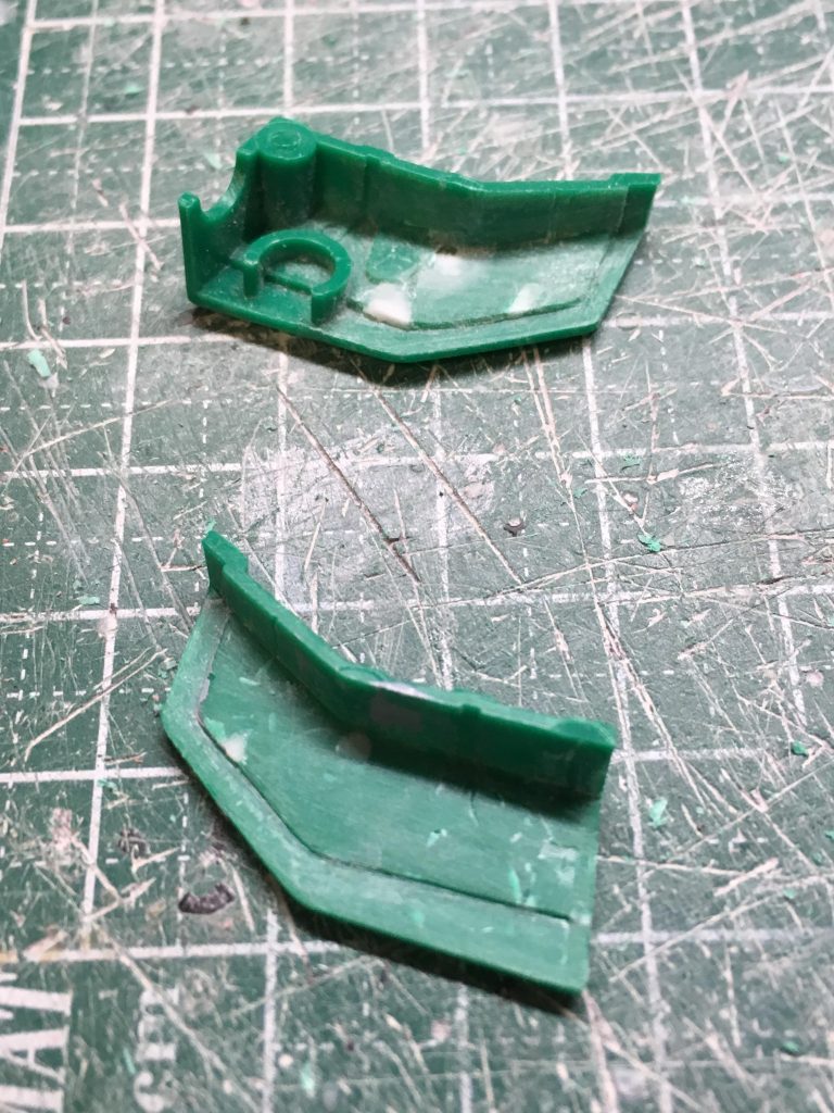 フェイロンフラッグは消失しているので肩の内側は平滑にしておきました。