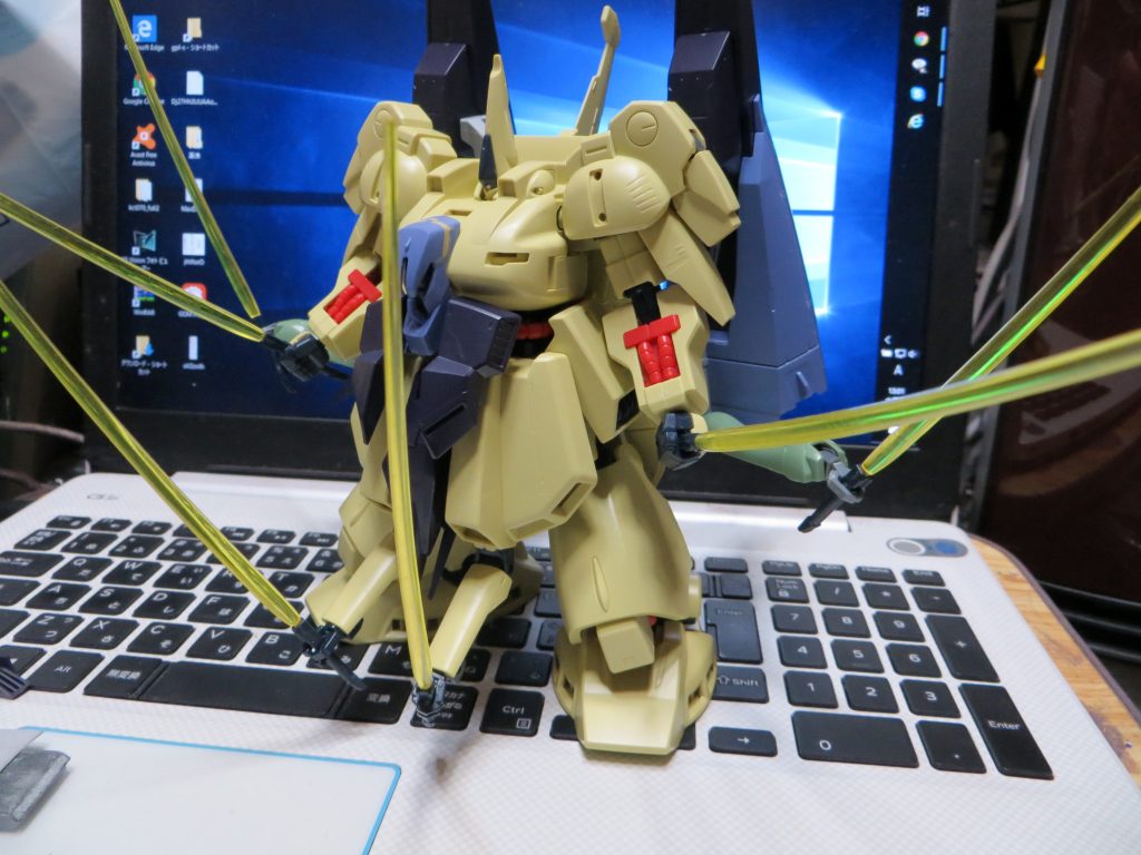 塗装前の状態です。メッサーラの頭部分をパテで少し前へ出しています。