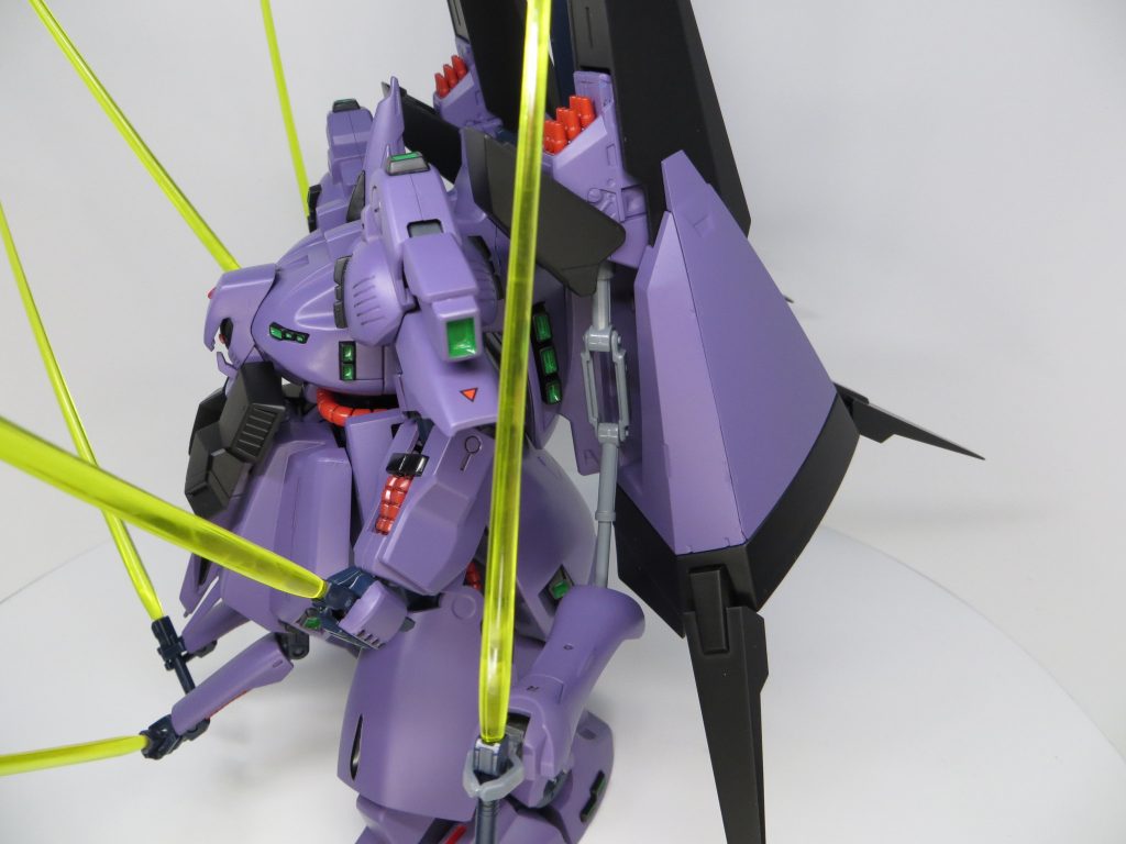 隠し腕は普段はスラスターに格納されています。この部分は保持力が課題。