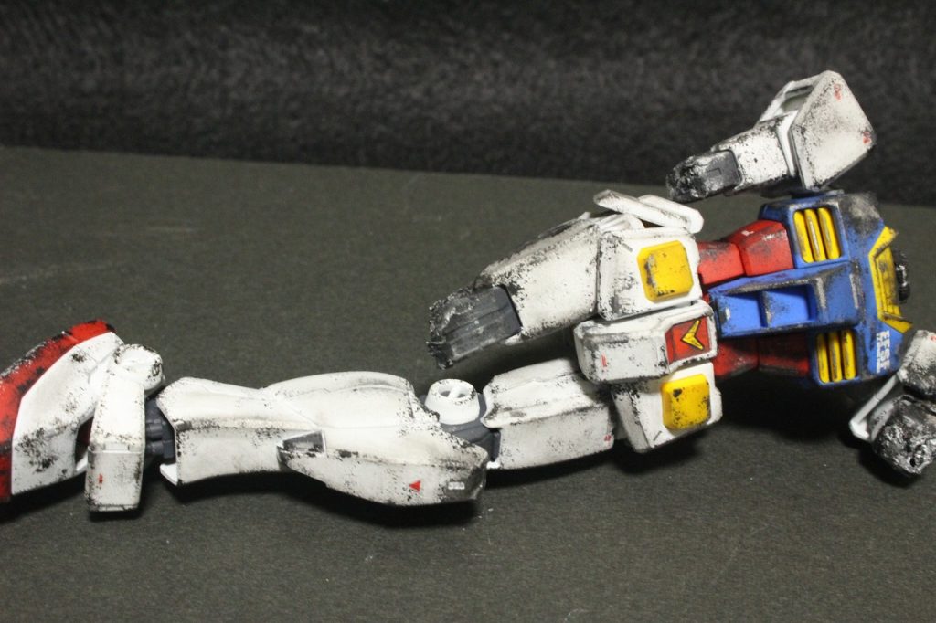 ジムの手足を流用することにより最終話の脱出寸前ガンダムにもなります