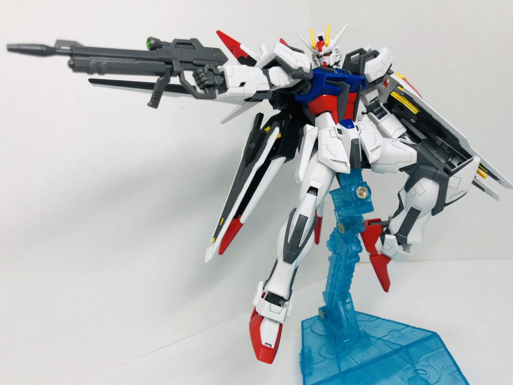 アクションショット その1
ストライクっぽいビームライフルの撃ち方
ついついさせちゃいますよね。