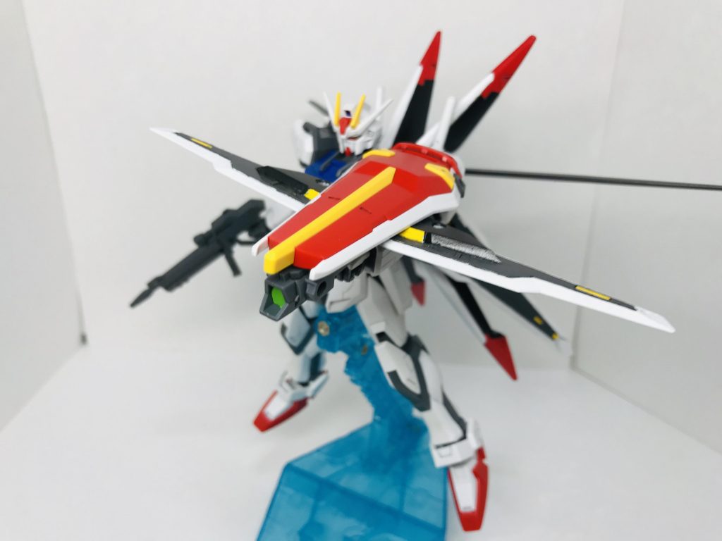 アクションショット その2
シールドキャノンの発射ポーズ。
撃つ時はかっこ良さの為にシールドのバインダーが開くという設定です。