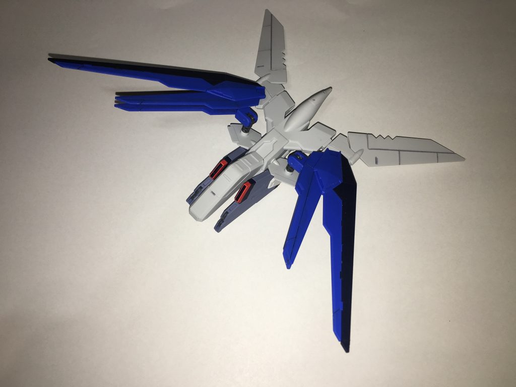 フェニックスブースター、背面。MS側から分離することで、仲間の支援に向かわせることができる。ただし、ブースター側には核エンジンが搭載されていないため、分離状態における稼働時間は短い。