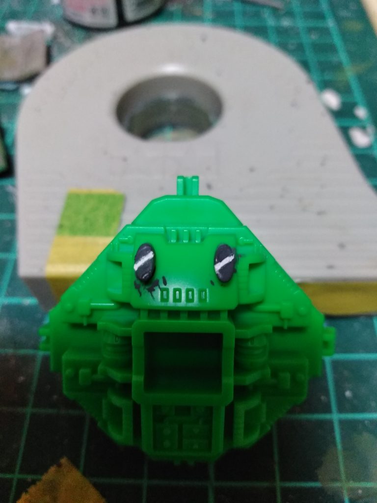 ザブングルキャラの瞳は通称「ネジ目」。斜線一本で表現されているので、まねるのも比較的簡単。
かと思いきや、真っすぐに同じ太さの線を描くのにかなり苦労しました(;´∀`)