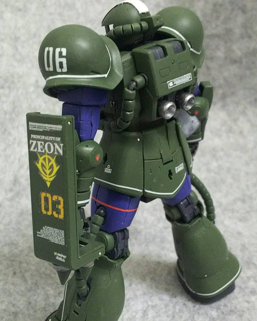 ネットの画像を見ながらデカールをそれらしく………