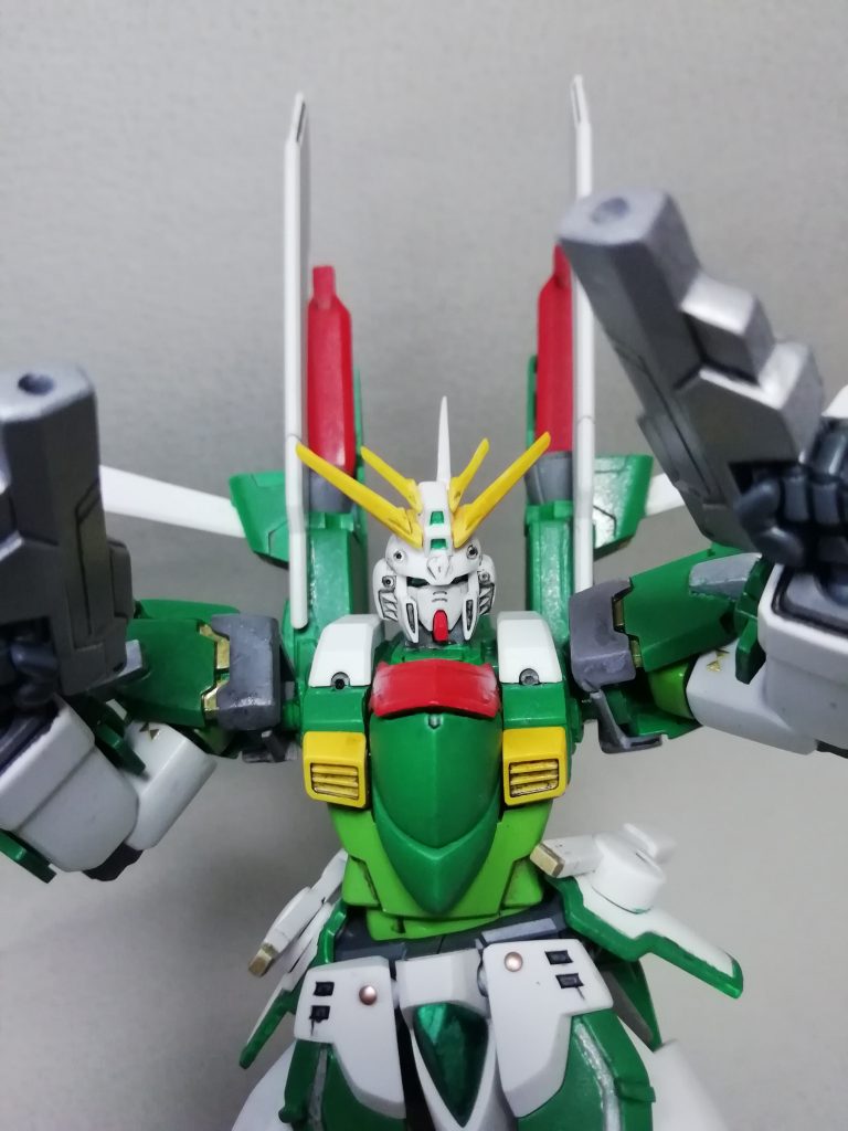 本編では格闘戦向き機体でしたが、2丁拳銃でショートレンジの手数で圧倒するスタイルに改造しました。サッカーで手を使っちゃハンドになっちゃいますしね。