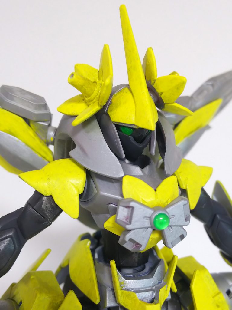 四基の太陽炉を搭載した、強襲型ファルシアとして作られたガンプラ。
限定された武装と引き換えに、常時高速戦闘と長時間のエネルギー放出が可能。