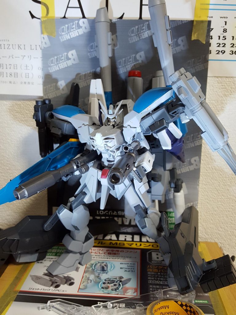 第三案
第二案は画像がなく無念
機体各所の形はまとまり、所々サフを吹いた状態。
しかしボディに使った練ポテ(造形ポテ)を削り思った形にできずボディ以外を残し断念