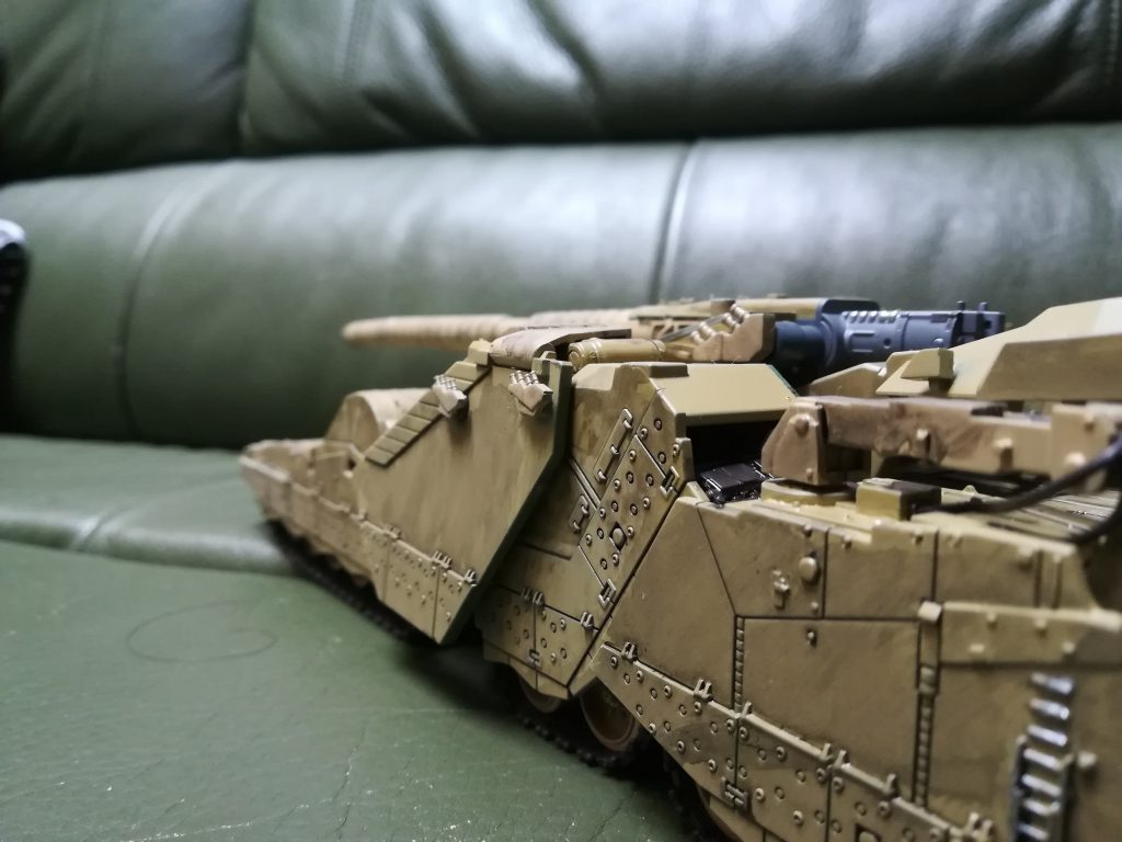 後方から砲撃シーンっぽく
スミ入れと雨垂れが目立つのが気に入ってます