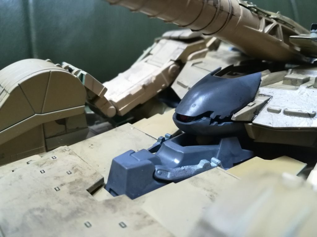 ちょこちょこ雑な塗装が目立ちますがこの顔つきが大好きでして…

MSにはない独特の雰囲気が大好きなんです