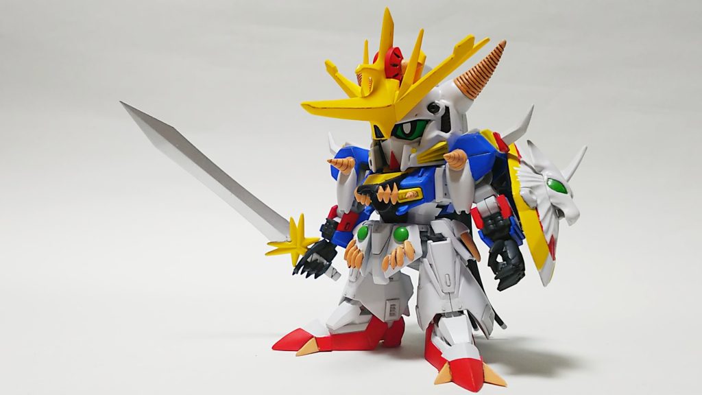 正面。
基本はSDゼータガンダムにスペリオルランダーのパーツを切り貼り。
要所で某社ディティールアップパーツを使用。
腰のサイドアーマーは可動改造。
パテを各部に盛ってます。
目元がそれらしくなったのが気に入ってます(笑)