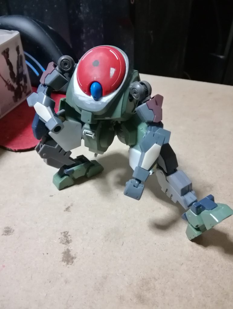 アクションポーズの自慢です。これでも自立します。