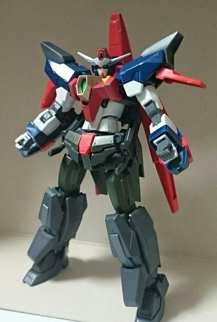 ・超電機動トライオンΣ(シグマ)
かつて地球を救ったトライオン3を元に、地球連邦軍技術研究所・サナリー(サナリィではない)が、連邦軍コウサカ・ユウマ大佐と共に作り上げた、二体目のトライオン。
かつてトライオン3に使用され、危険と判断されて封印されたハイパーミノフスキー炉心に代わり、次世代エネルギーのデュートリオンボムスを採用している。
性能はトライオン3を上回るが、ハイパーミノフスキー炉心を使っていない為稼働時間に限界があるという弱点がある。