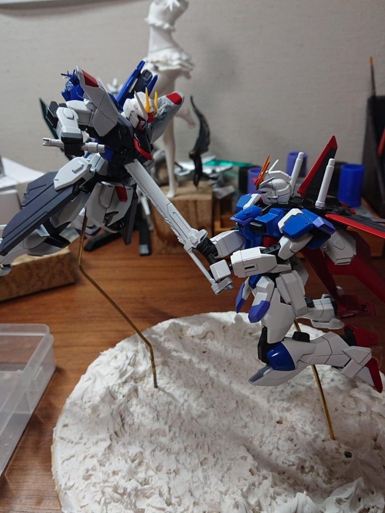 基本塗装終了後。
インパルスの実物はもっと暗い色ですが、写真だといい感じに見えてしまう…