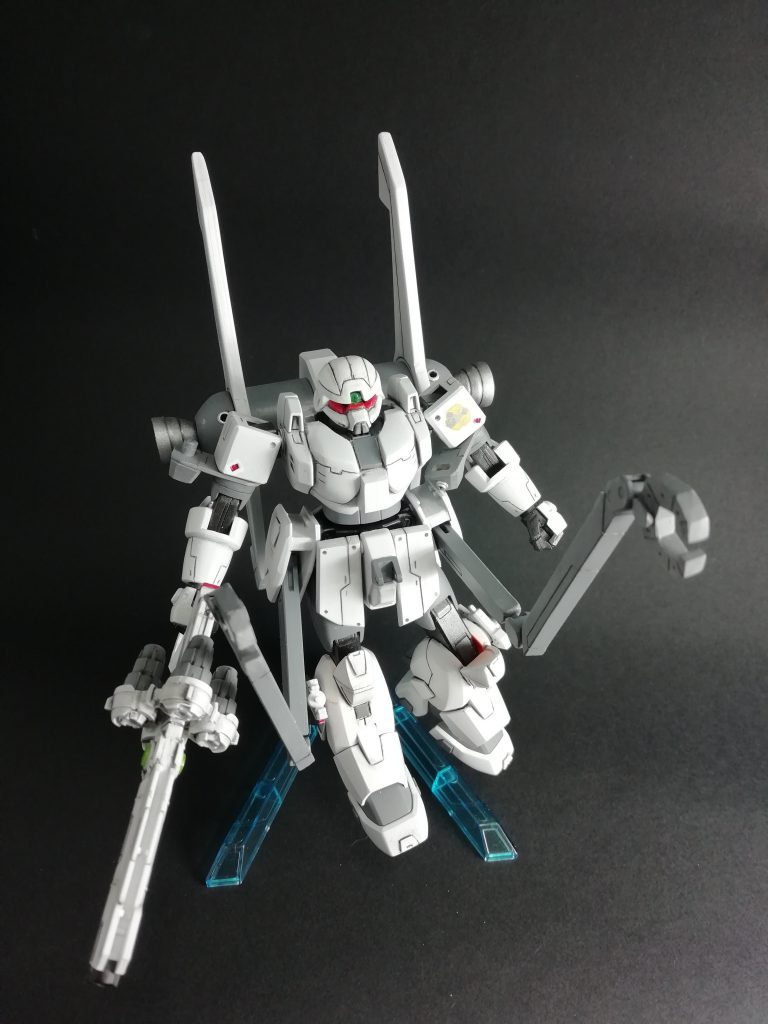 両腰のクレーンアームを伸ばし、作業箇所へと!!
「まずここの溶接からだな!」