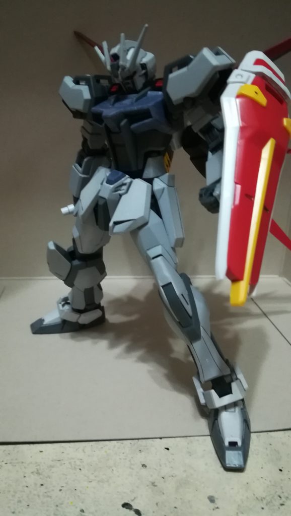 ラゴゥ戦でバッテリー切れを起こして
ビームサーベルを構えたまま立ち尽くすイメージで。