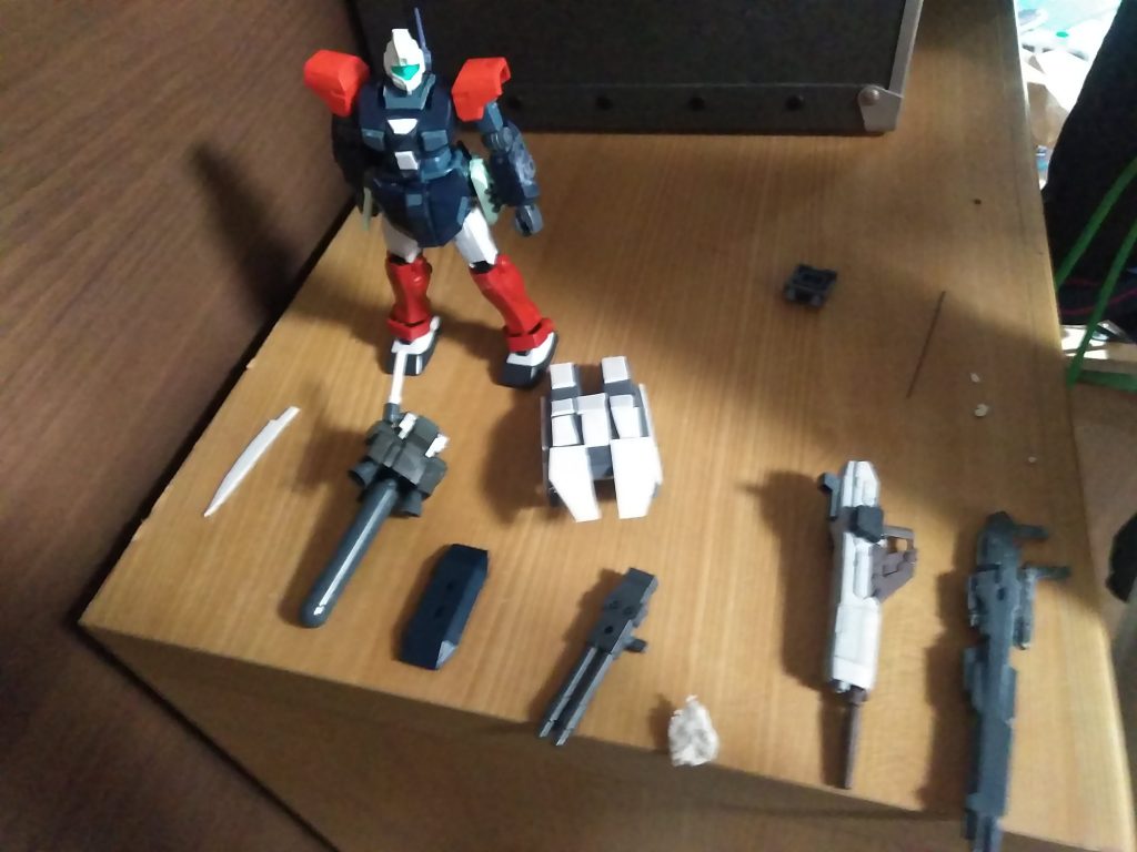 コックピットは陸戦型ガンダムのように上から出るタイプです