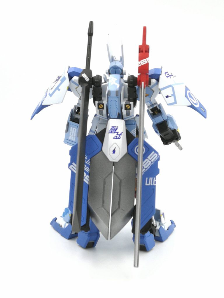 武装はアルティメットニッパーに+してゴッドハンドさんの工具をイメージして製作しています。
塗装はランナーのゲートをイメージしてラインを引いたりしてます。それっぽく見えると嬉しいです(*^^*)
デカールもネット注文してうるさいくらいに貼ってアピールしました(笑)
次に武装紹介です。