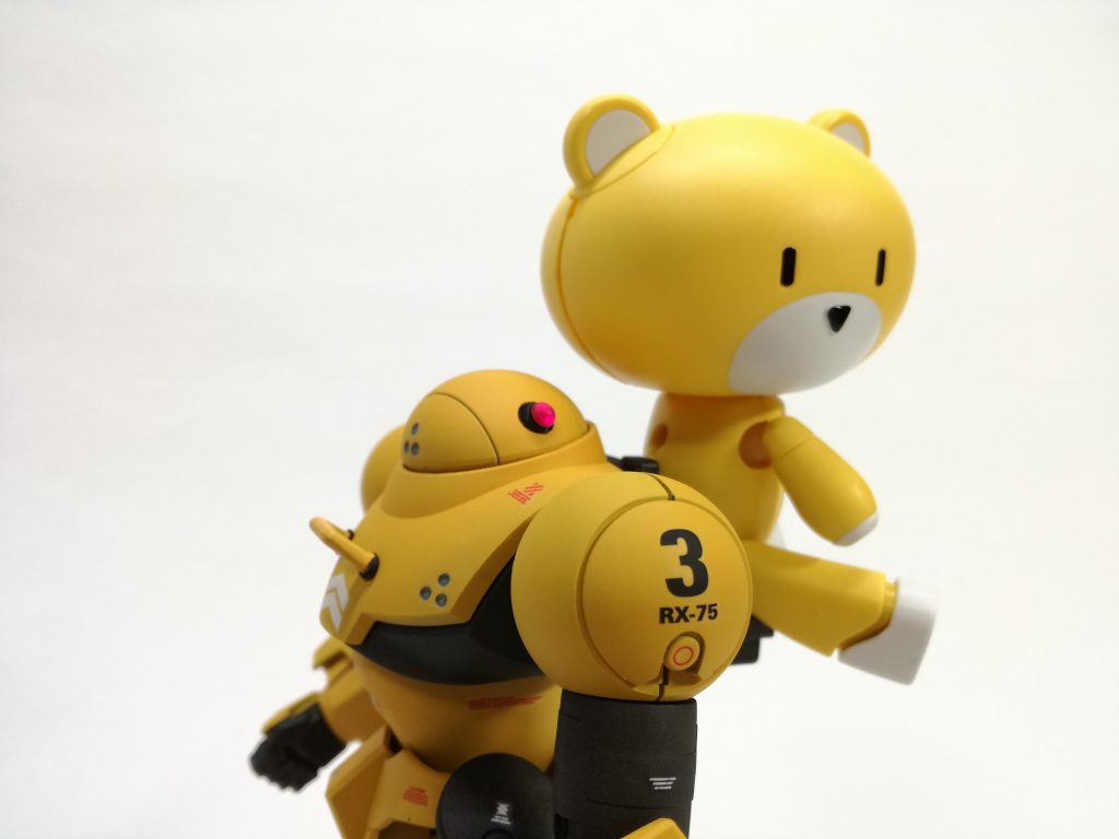 バックパックには物資や人?を乗せて移動。