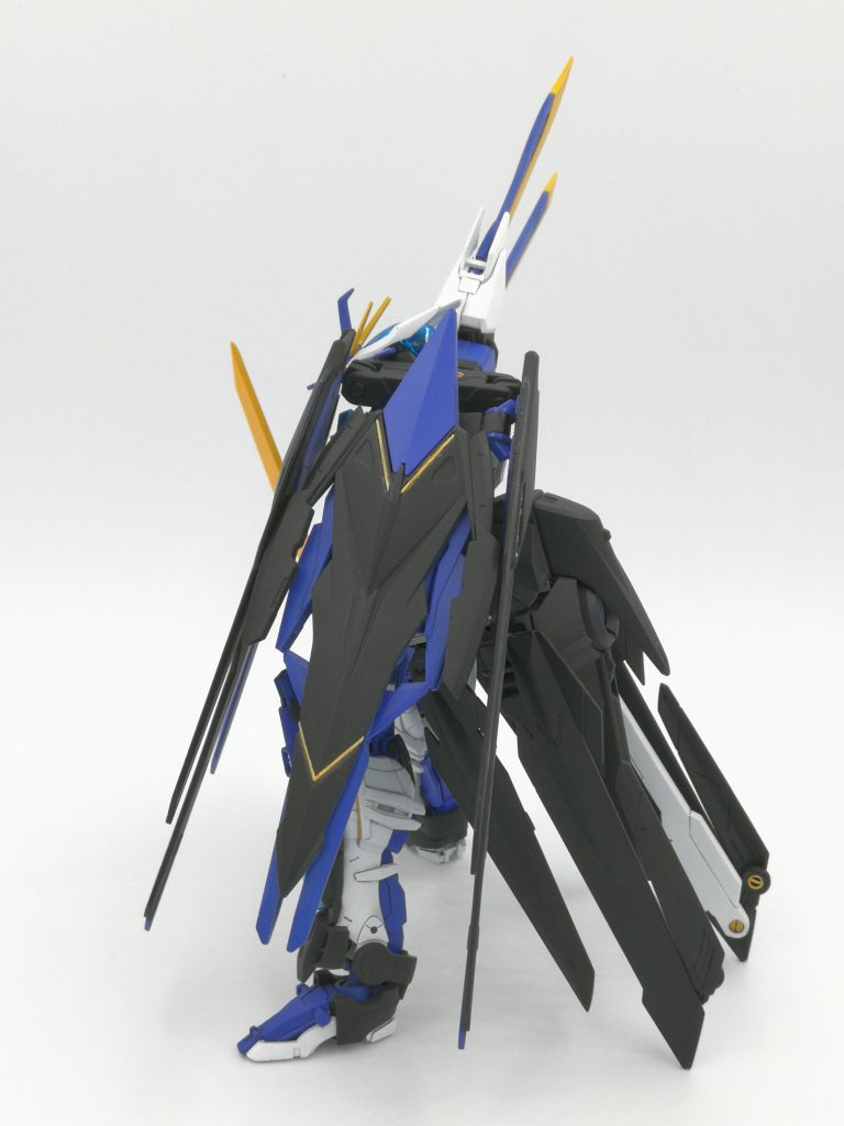 アクティブウィング横。こちらが可動しBスマートガンとなります。
防御·攻撃·起動の役割をこなす複合兵装です。