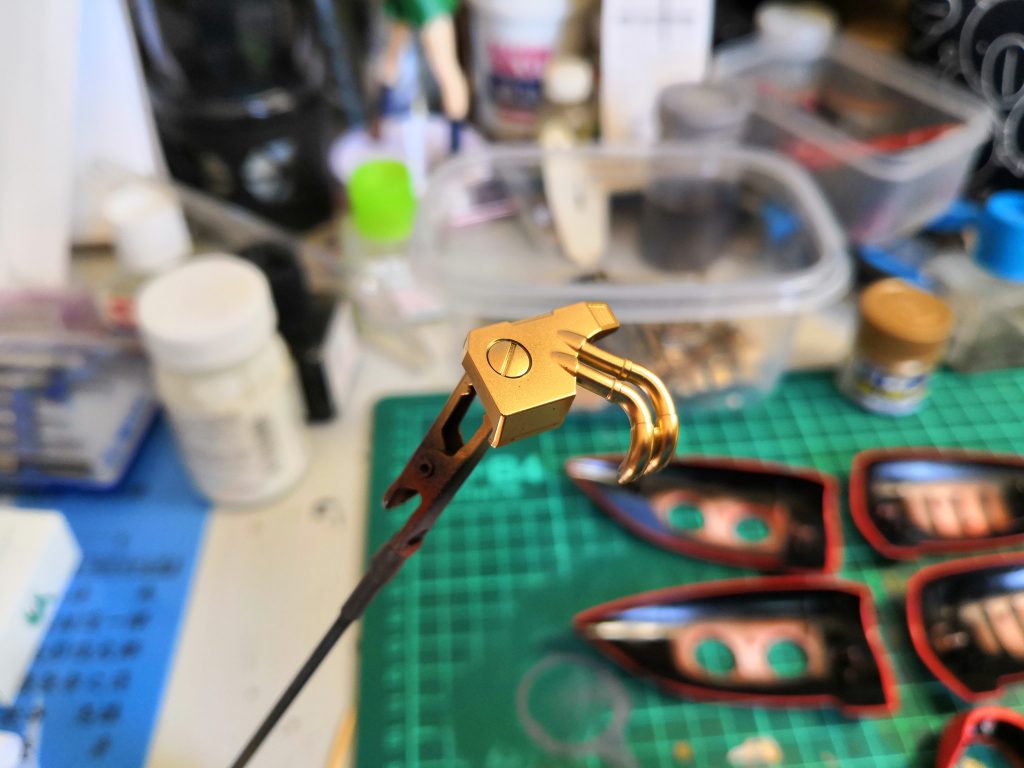 フレーム類はすべてゴールド。
ゴールドは2種類使ってます。
なかなか雅な金です。