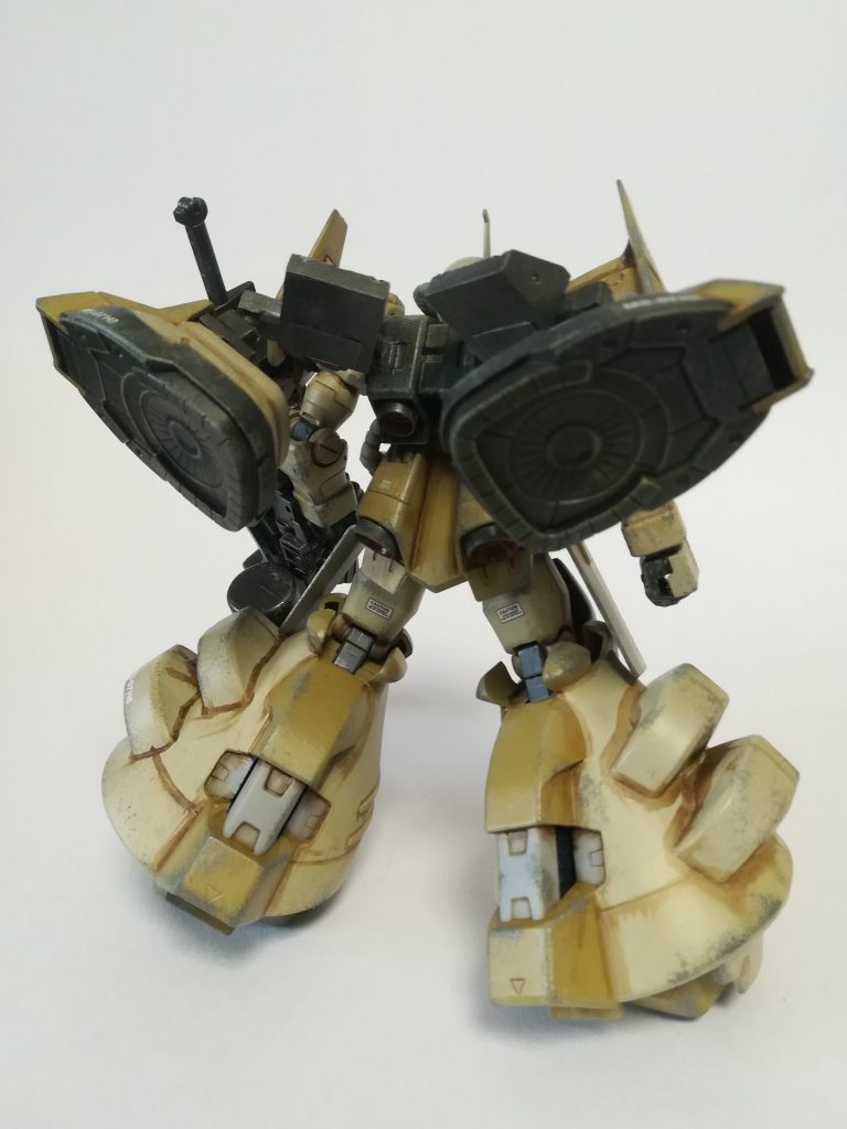 グレーゴール大尉の搭乗する機体で、専用の調整が施されている。
装甲色はパーソナルカラーであるサンドイエローで塗装され、左肩には斧のエンブレムが貼られている。