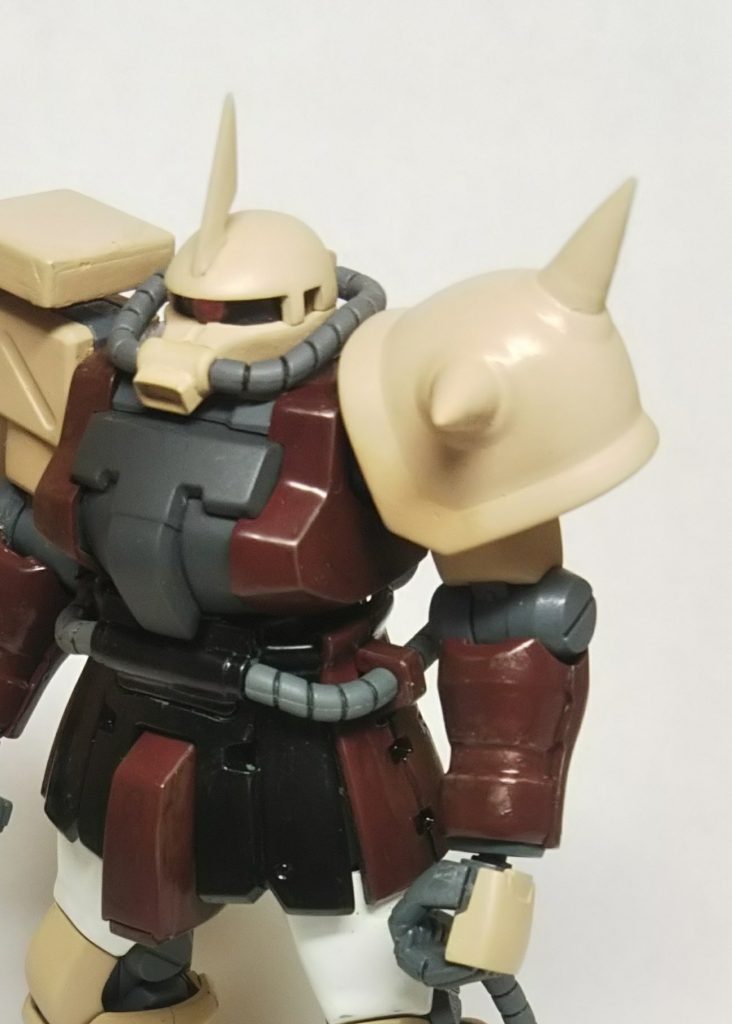 唯一改造したポイントのスパイク。余りランナーを接合しようと試みたのですが、くっつかず断念。エポキシパテで代用しました。
初めて本格的に塗装をしたのでまだまだ改善出来る点もありますが、これからガンプラを制作する中で上手くなりたいと思っています！宜しくお願い致します。