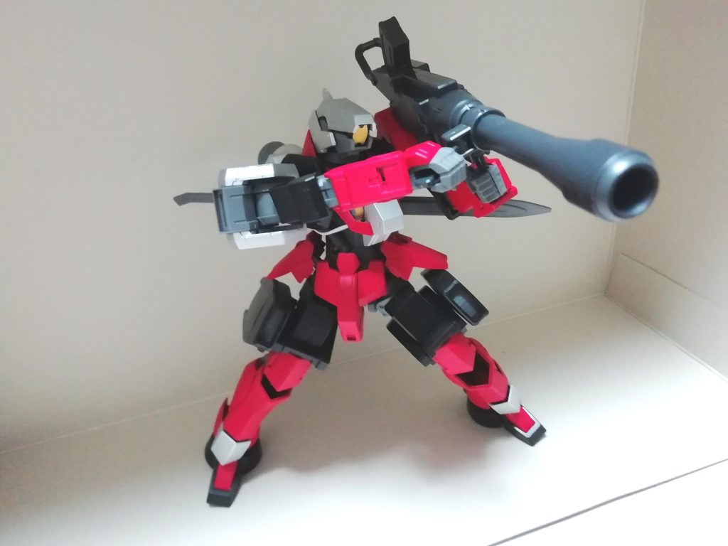 多目的バズーカ、通常弾の他チャフ弾や信号弾も使用する