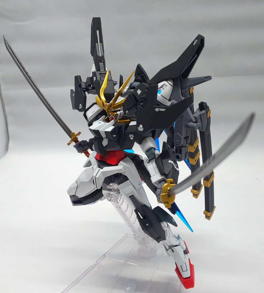 かつての敵がガンダムマイスターになるというアツい展開に興奮が冷めません。
ロックオンガンダム≪ツヴァイ≫を作り終えるや否や、頭のなかでグラハムさんが【私のガンダム!!】などとうるさかったので、立て続けに製作してしまいました。