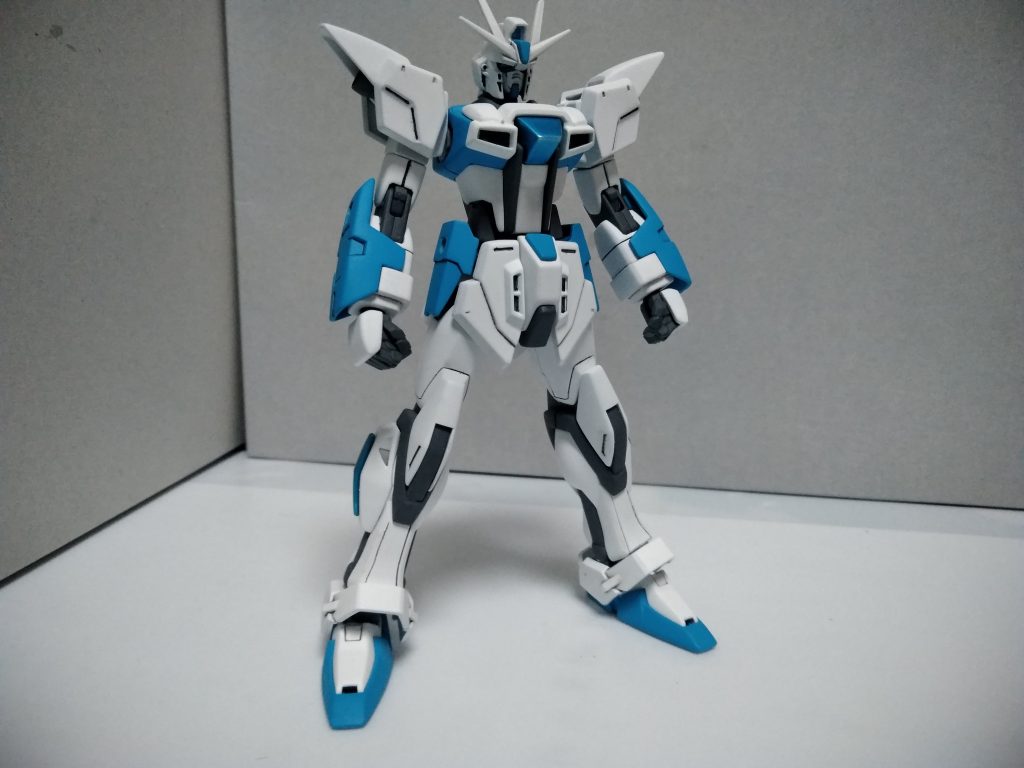 まずは素体状態の「GAT-X105S ストレイバーガンダム」
この状態だと、飛行能力がほとんど無く、15秒程しか飛行できない。
その代わりに、格闘戦に特化しており、この状態でも近接戦であればかなり戦える。