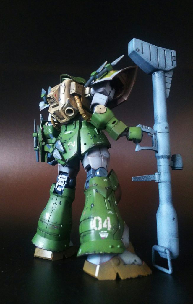 足の04のデカールはアッガイの物です。