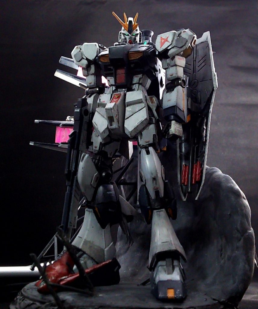 ビネットのベースは小惑星または月がモデルです。石粉粘土で土台を作ってトラスを埋めました