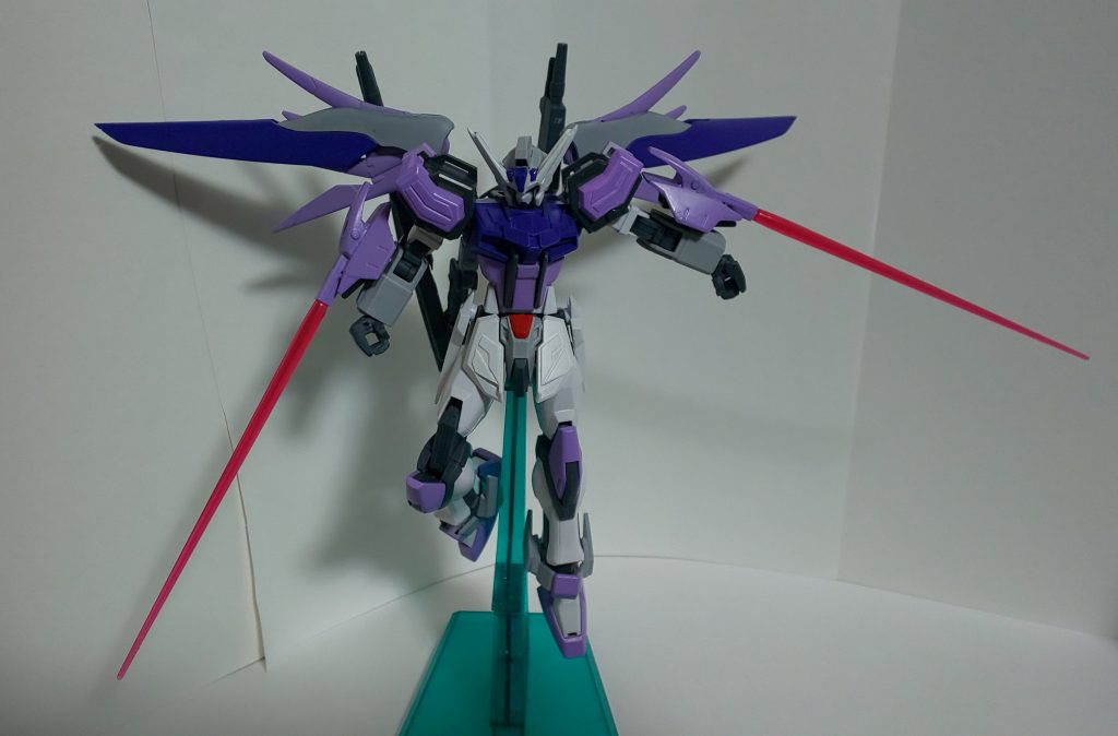 装備としては
大型GNキャノン×2
特殊ビームサーベル×2
ビームライフル×2
ビームシールド×2
パルマフィオキーナ×2
(GNドライブにより高出力ビームが発射可能、飛ばすゴットフィンガーのようなもの)