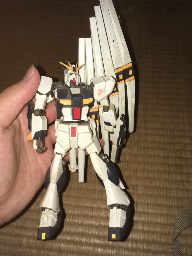 最初は友達に頼まれて作り始めたものでした。欠損パーツが多く、マニュピレーターも市販のものに交換してあります。