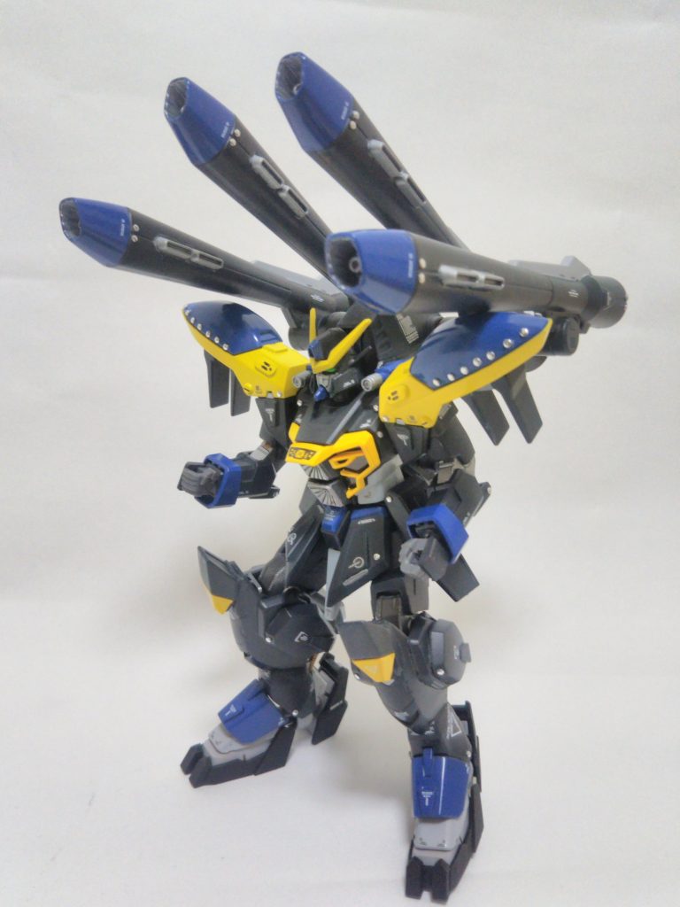 中、遠距離武装
125mm2連装高エネルギー長射程ビーム砲シュラーク×4
580mm複列位相エネルギー砲スキュラ×2