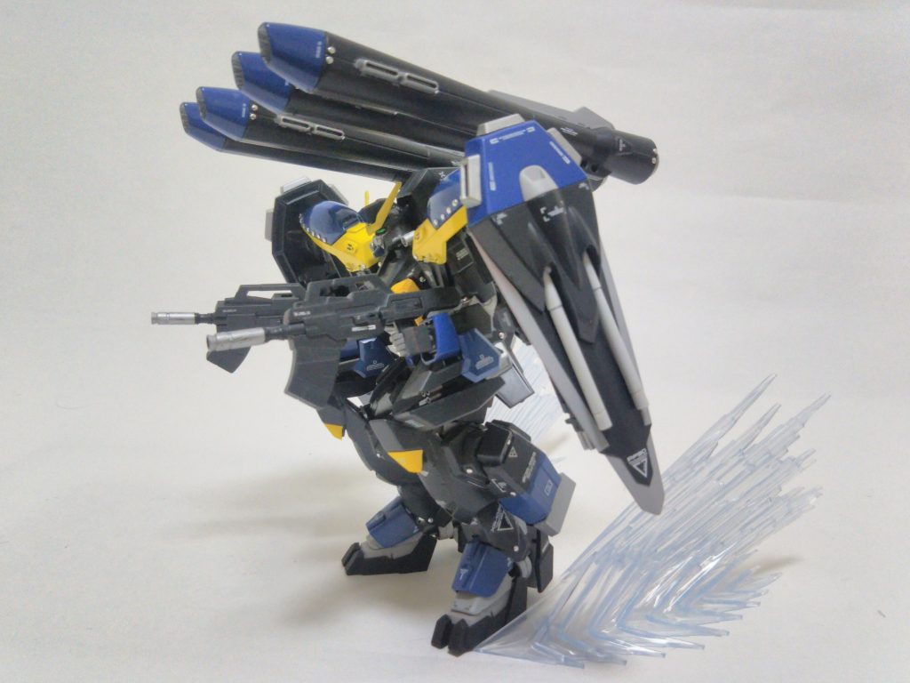 積載量が多い為起動力は低く、地上ではホバーユニットを使用し移動