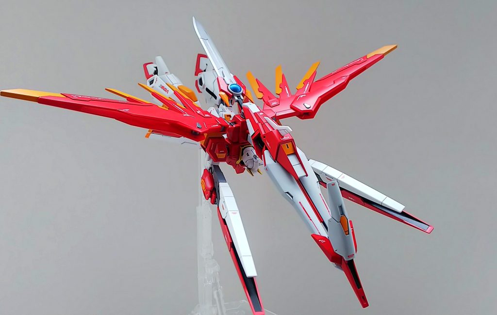 変形 ホットワイバーン形態！ ビームサーベルシールドをドラグーンで挟むことでドラゴンヘッドのようにみせてます！削りながら腕にはまる細さとドラグーンで挟める太さを調整しました！