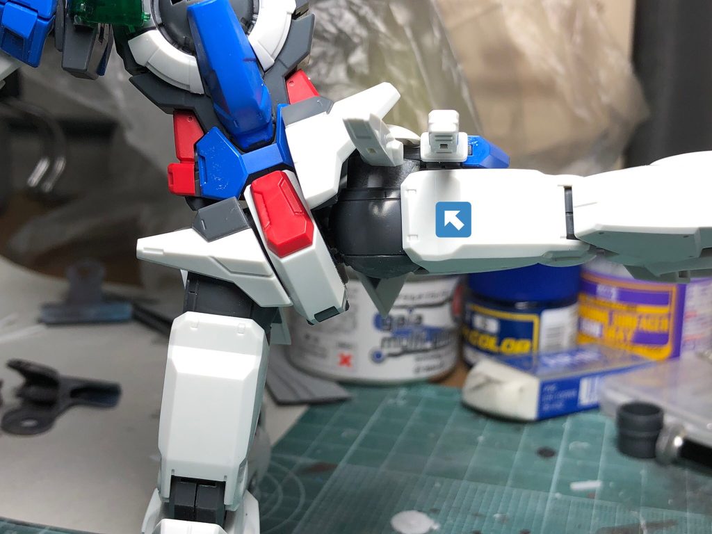 腰のサーベルラックを付ける際足の可動範囲が殺されないように調整。



GNソード