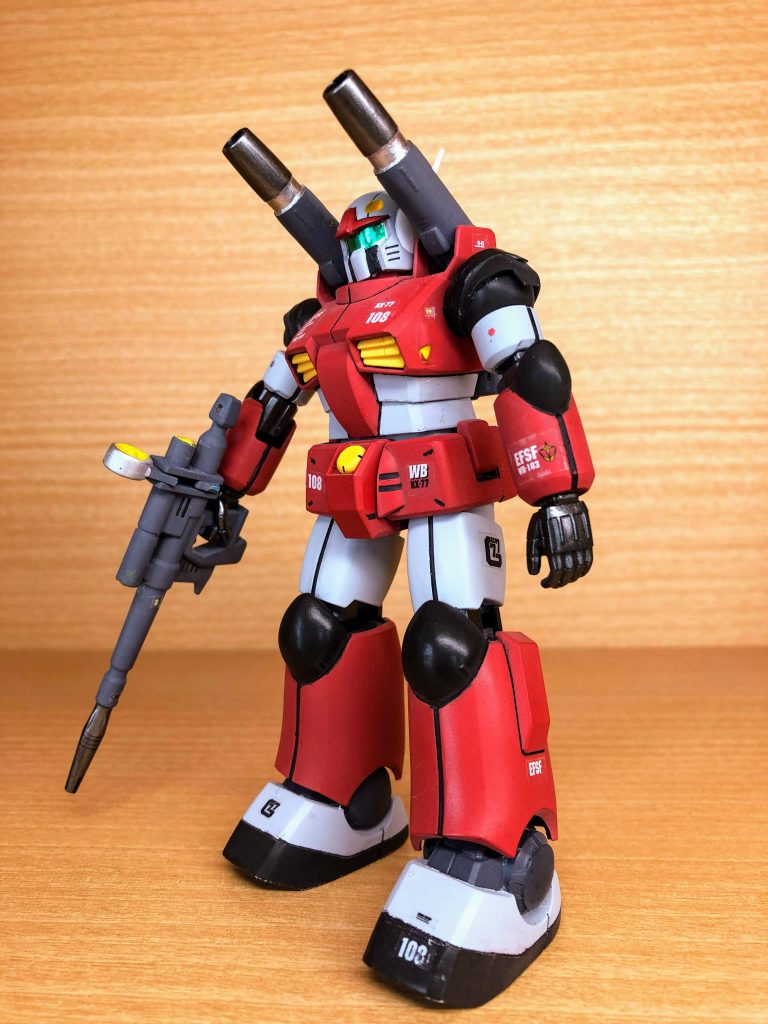 アンテナの延長と肩にプラバンを追加してMGっぽくしています