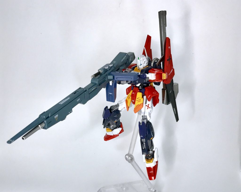 外部エネルギーを必要としない、ハイメガランチャーを装備しています。長いので撮影するのが大変!