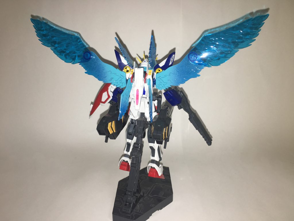 光の翼に施されたグラデーション塗装。