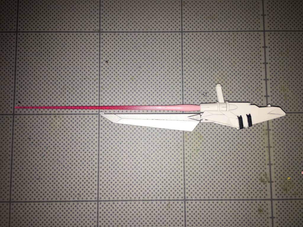 ビームライフルのビーム刃にはグラデーション塗装が施されている。