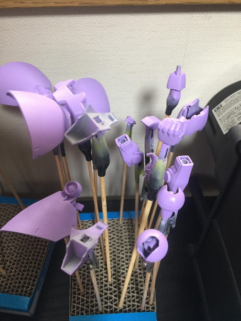 ドム　黒い三連星専用機–2枚目/制作者：新人メカニック