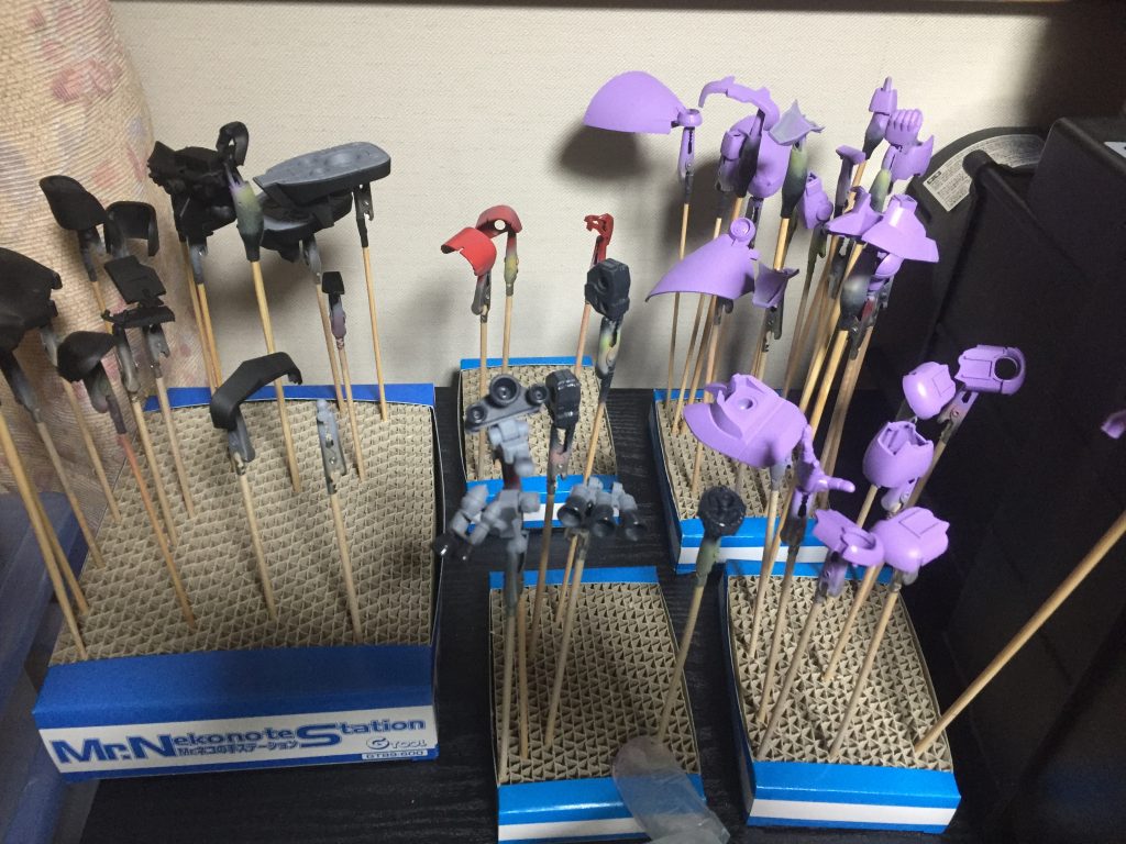 ドム　黒い三連星専用機–3枚目/制作者：新人メカニック