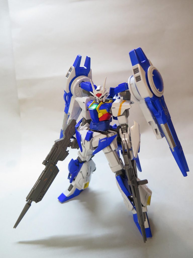 ガンダムダブルオーエクシード(ユッキー用)
ガンダムダブルオーエクシードがユッキーに使う時の姿,識別のために,左肩はオレンジラインを塗装した.