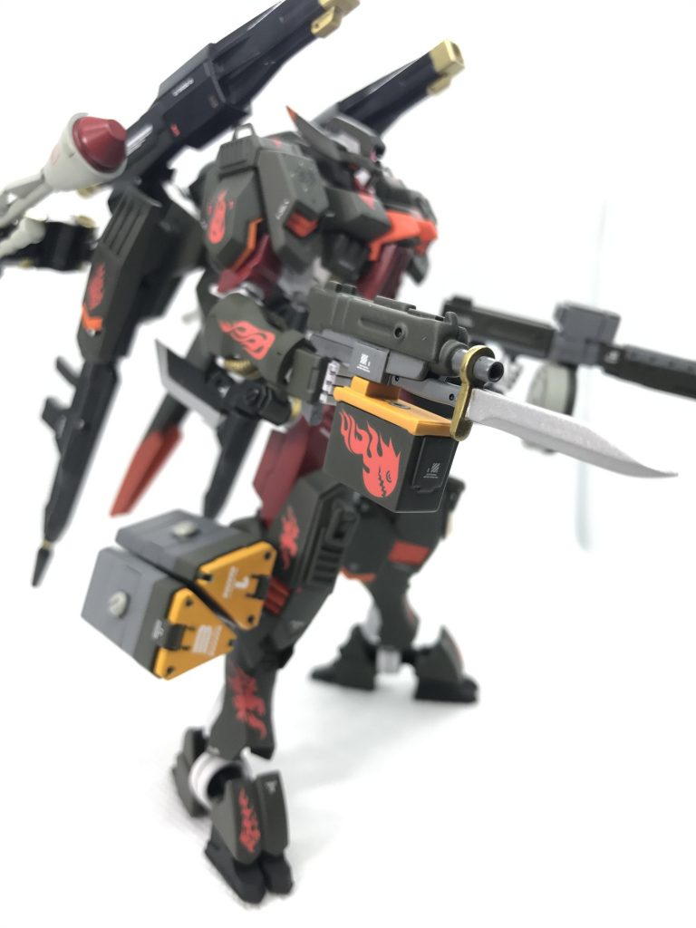 横①
銃剣付サブマシンガン
もちろん大型武器はロマンですが、取り回しの良さそうな小型武器も大好きです。