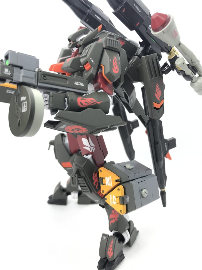 横②
小さな溝にはラピテープを入れたくなります、、
ミサイルコンテナとシュツルムファウストの位置は迷った末にこの位置に。