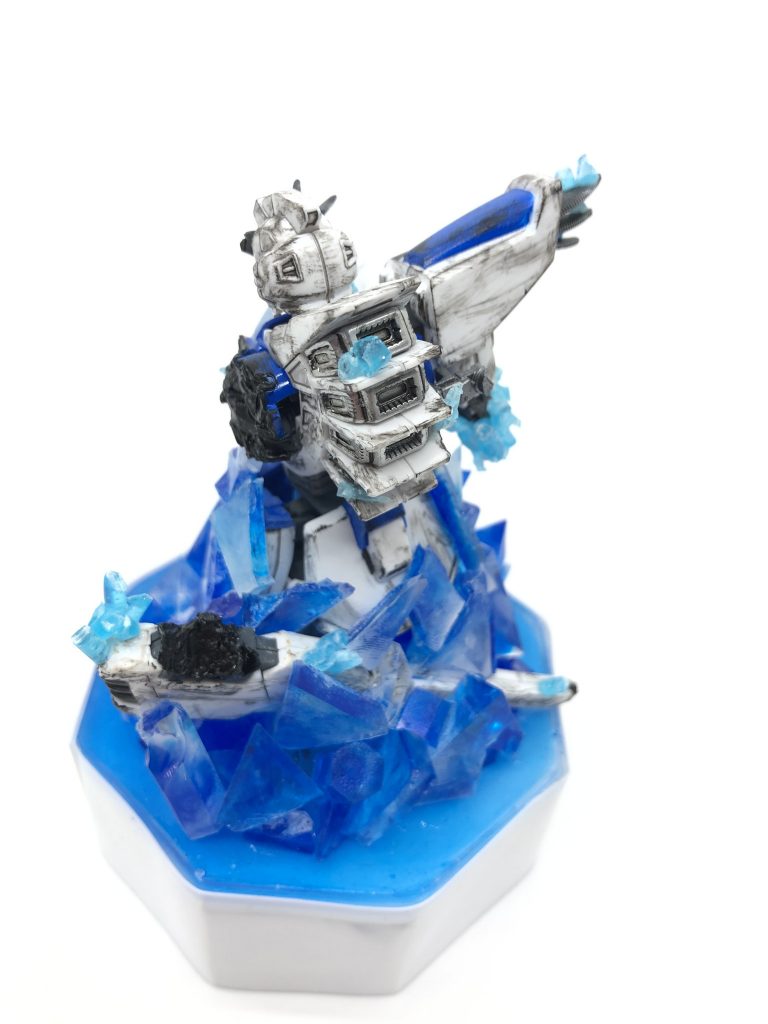 排熱部やエネルギー管だったところに多く小結晶が生えるイメージ。